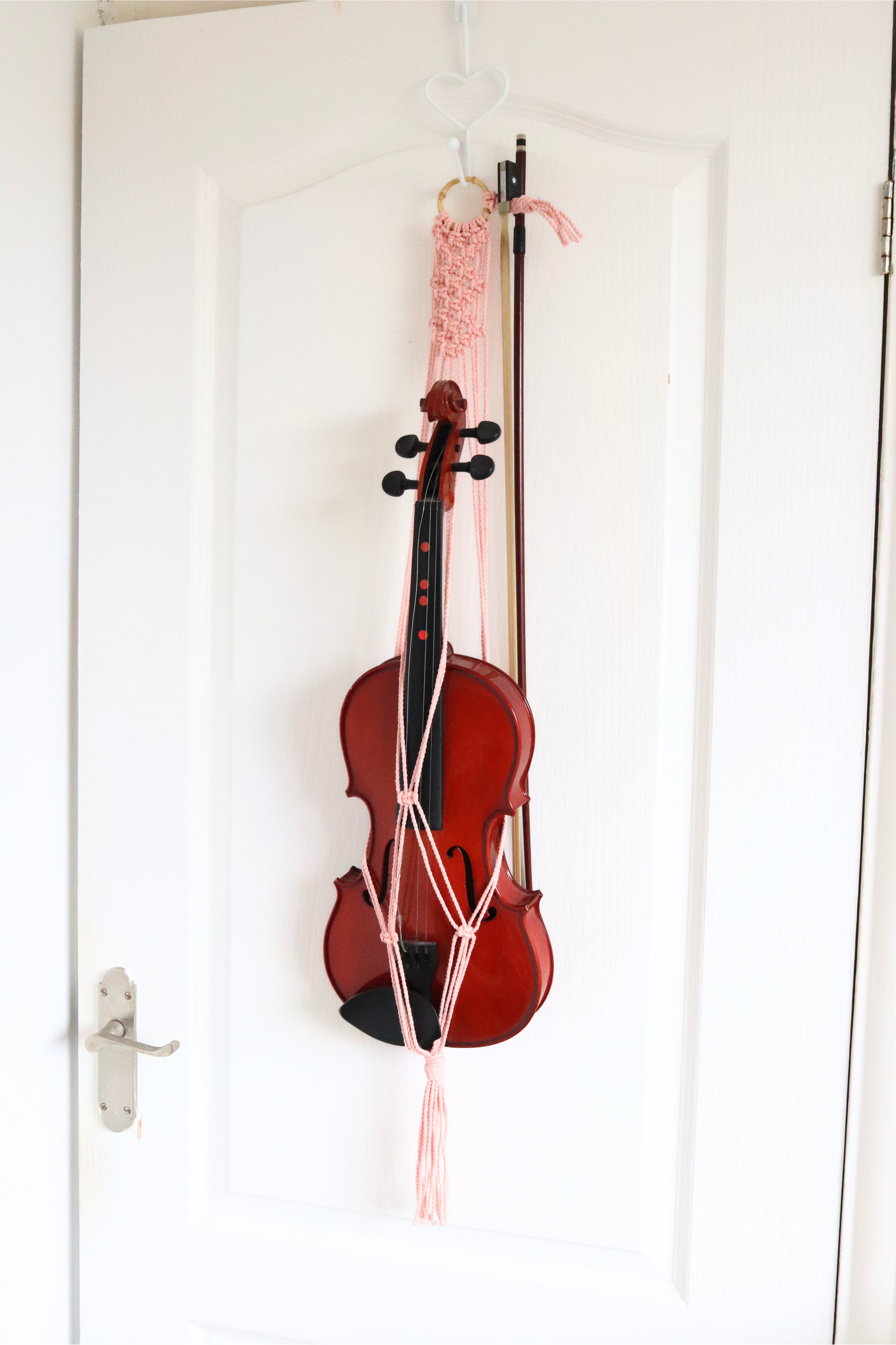 violin stand with bow holder