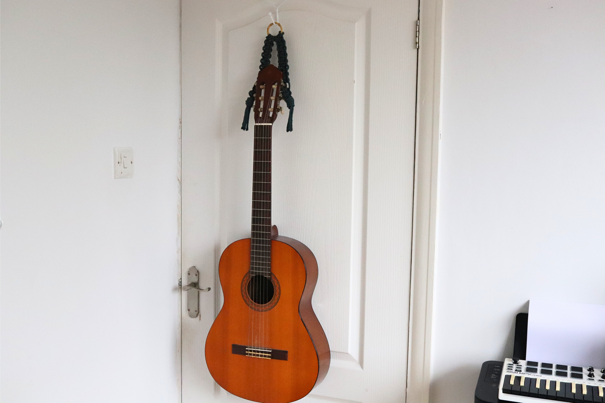 guitar wall mount