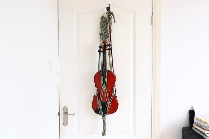 violin stand with bow holder