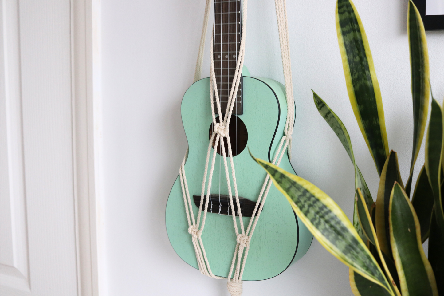 ukulele_wall_mount_beads_1