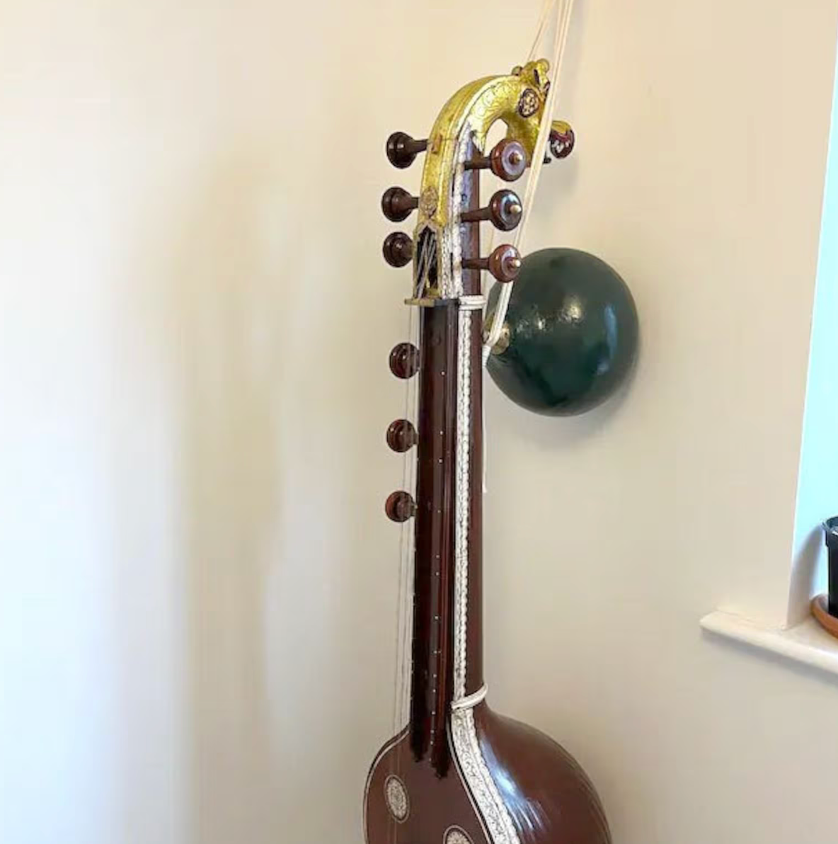 sitar stand
