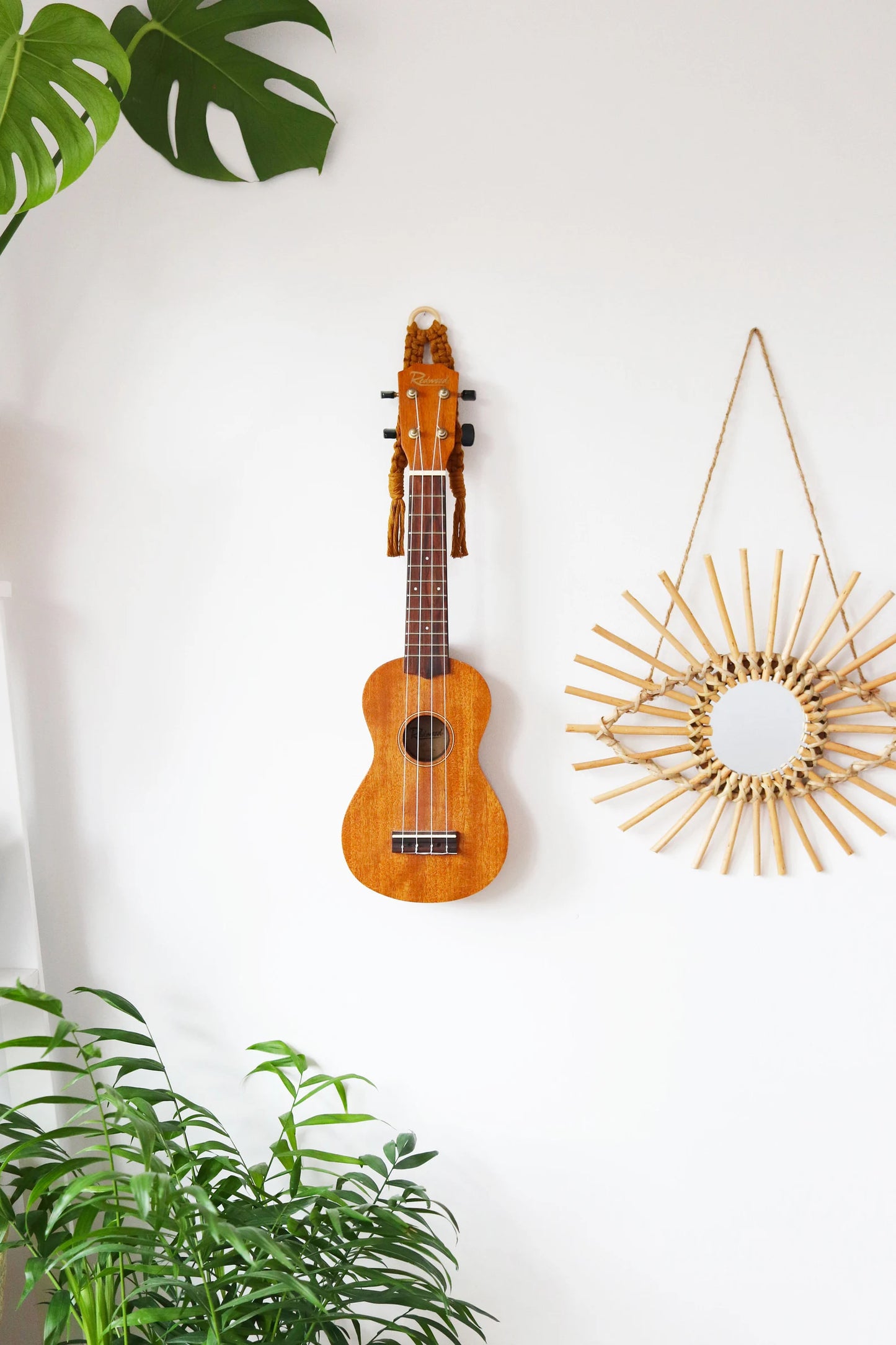 ukulele guitar mount 